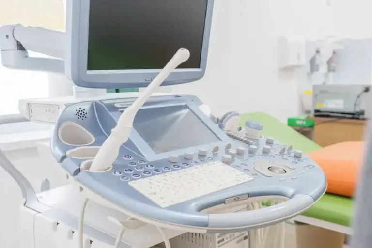 انجام سونوگرافی بیضه