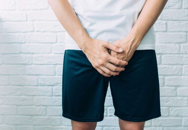 ضربه خوردن به بیضه